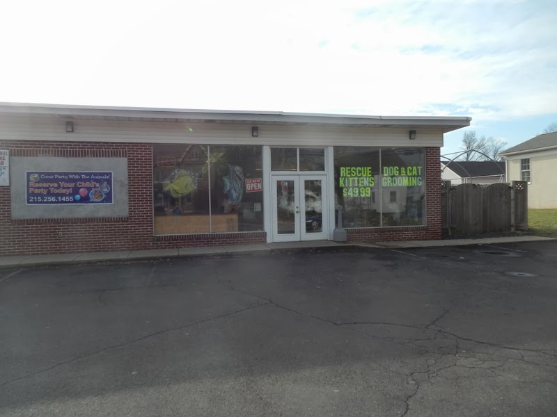 Fins Feathers Paws & Claws - Photo 1