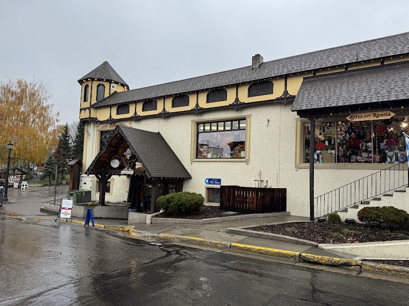 A Paw Above - Photo 3