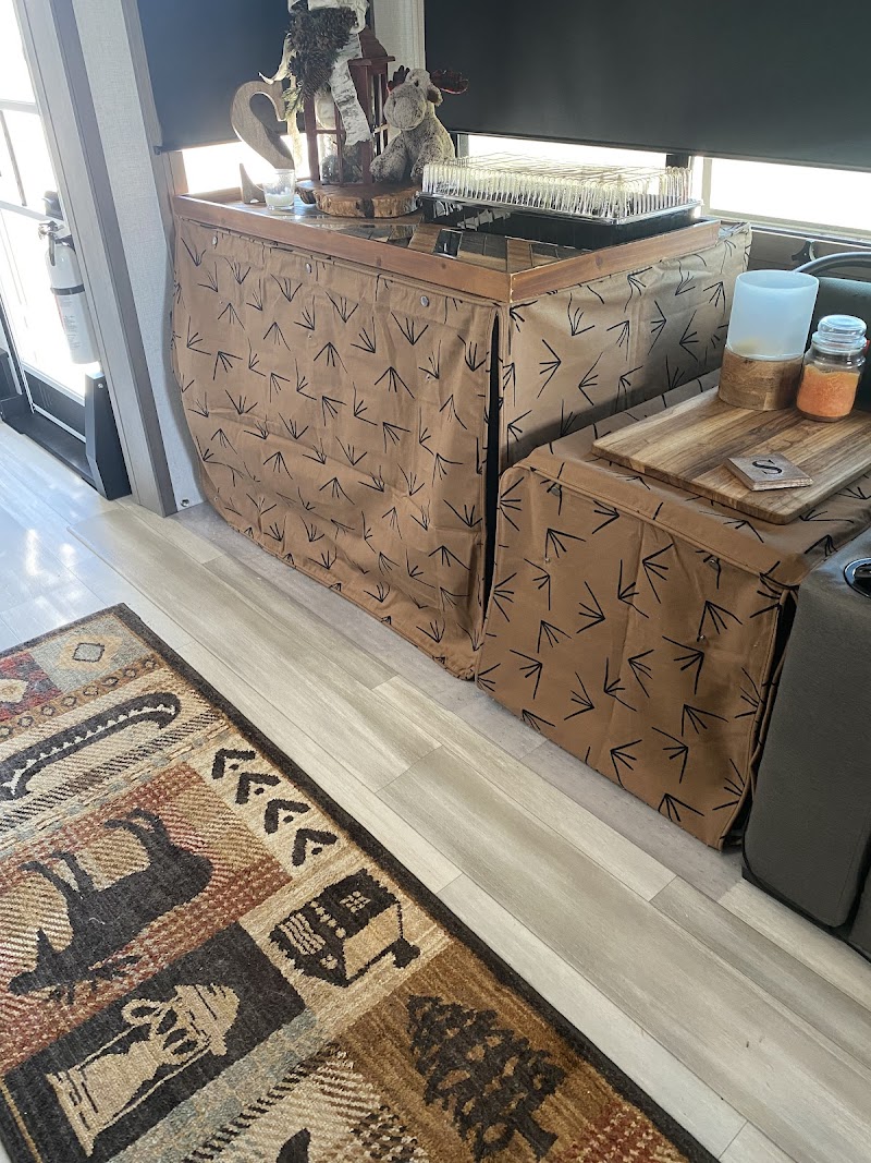 Chow Down Pet Supplies - Photo 3